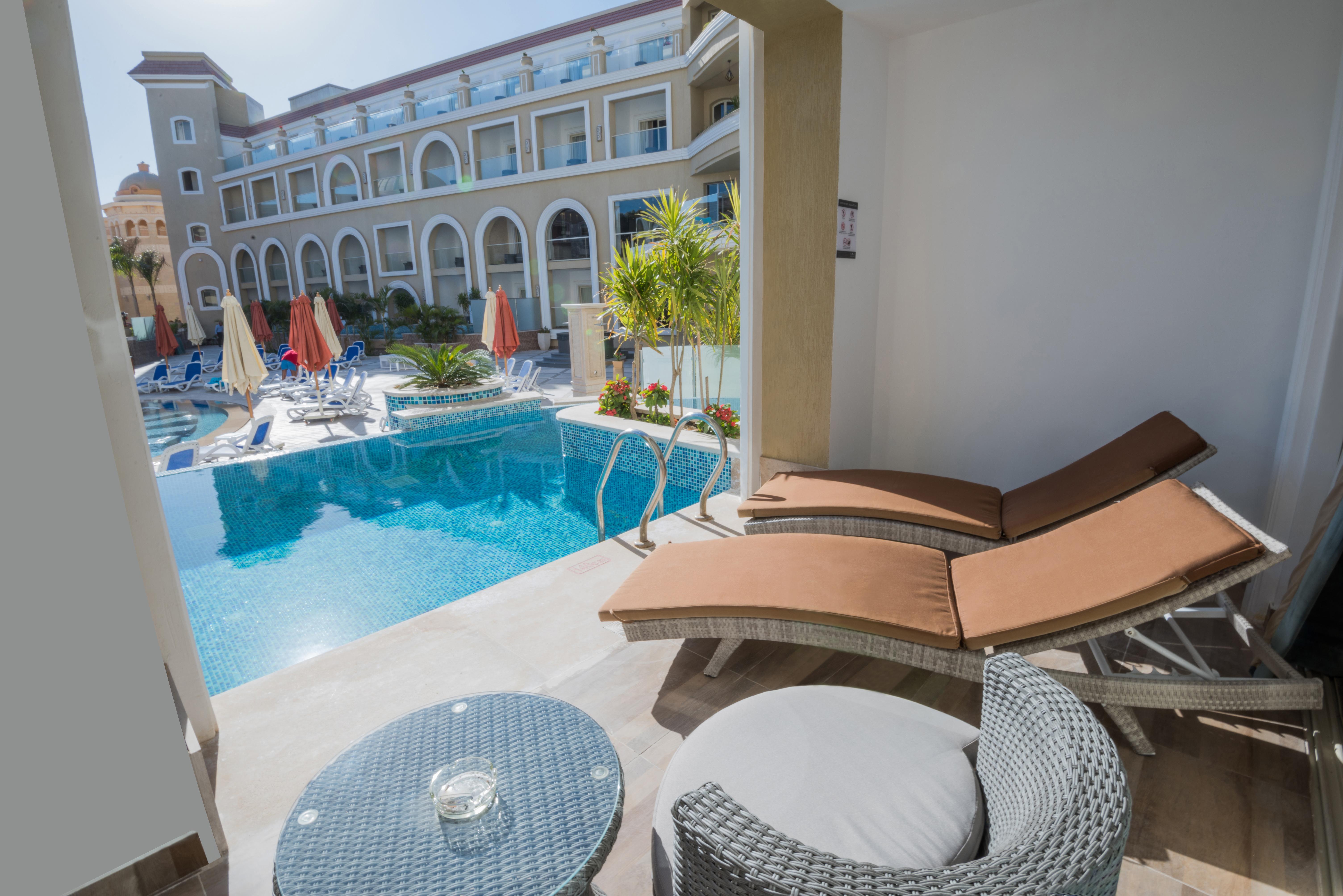 Enjoy daily breakfast, three-course lunch